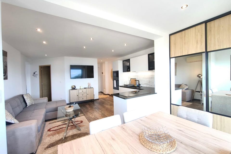 A serene stay with a sea view Apartment in Ajaccio