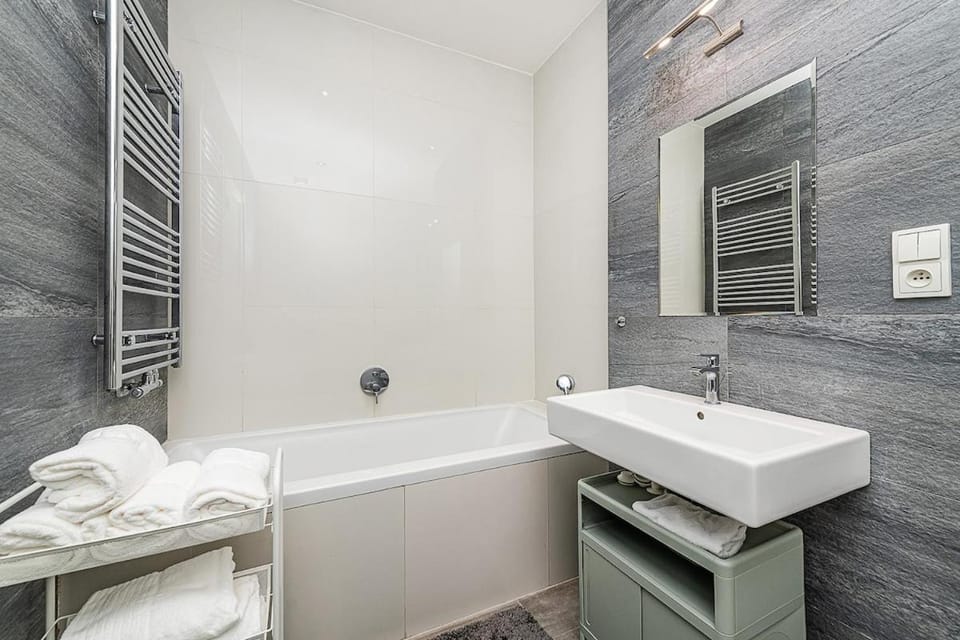 Bathroom, Bath