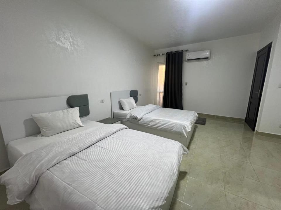 Bed, Photo of the whole room, Bedroom, air conditioner