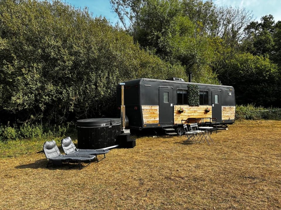 Beautifully converted American caravan House in Rother District