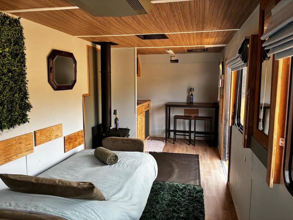 Beautifully converted American caravan House in Rother District