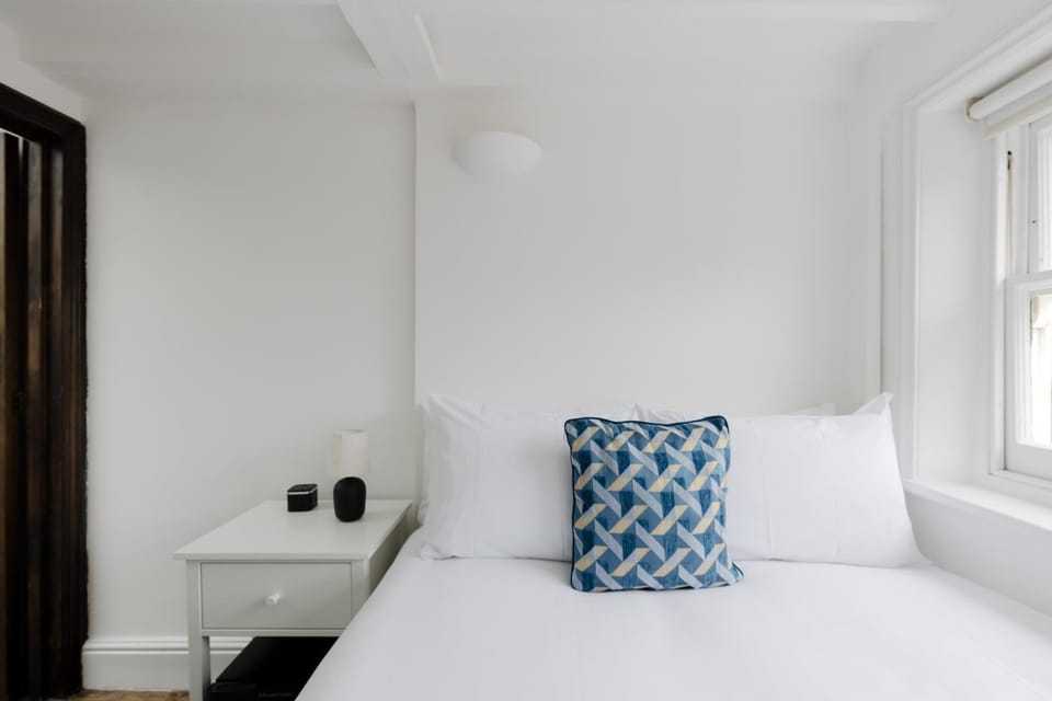 Beautifully Presented 3BDR Flat in Kensington Apartment in City of Westminster