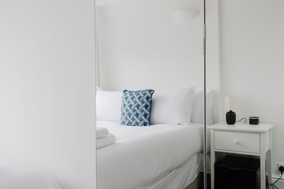 Beautifully Presented 3BDR Flat in Kensington Apartment in City of Westminster