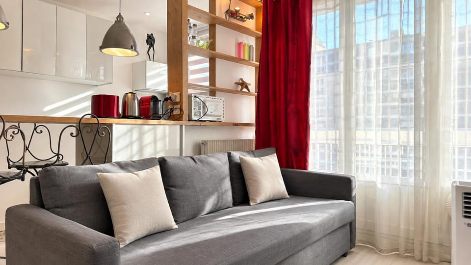 Bed, Living room, Seating area