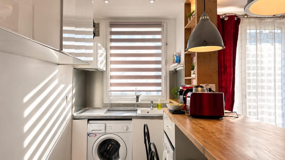 Kitchen or kitchenette, stove, washing machine