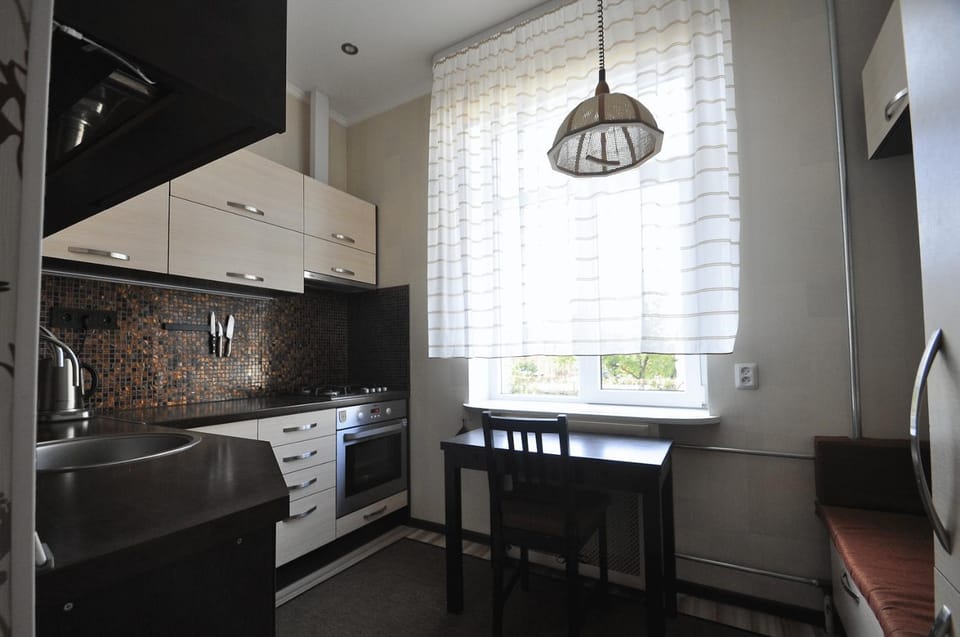 Dining area, oven, stove