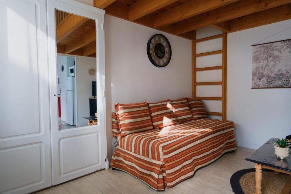 Living room, Seating area, wardrobe