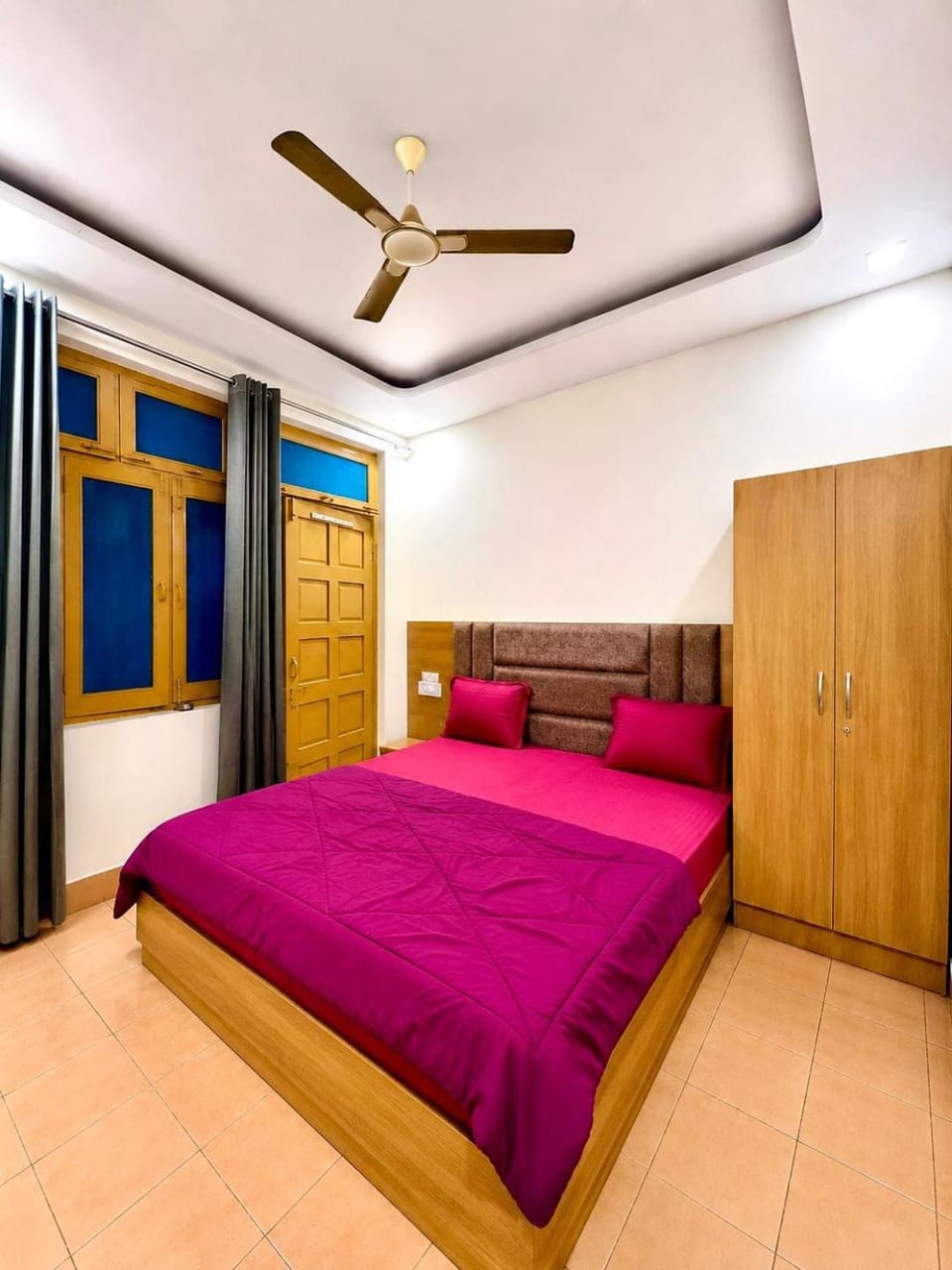 Bed, Photo of the whole room, wardrobe