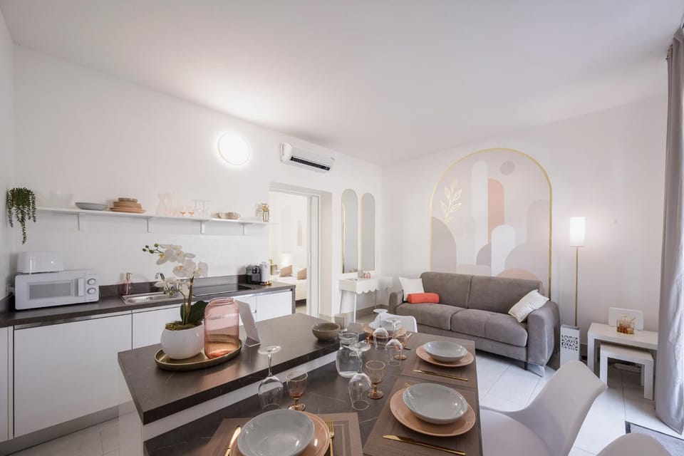 Kitchen or kitchenette, Seating area, Dining area, air conditioner