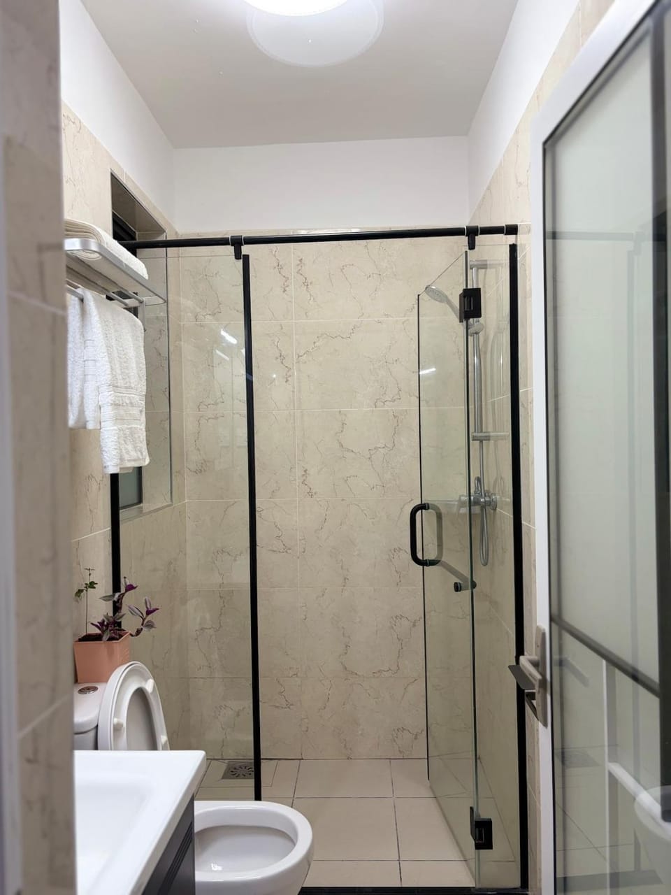 Serene Studio near JKIA, SGR with pool & gym Apartment in Nairobi