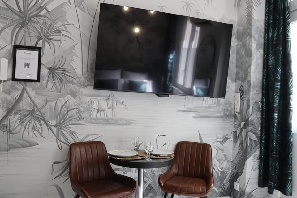 TV and multimedia, Seating area