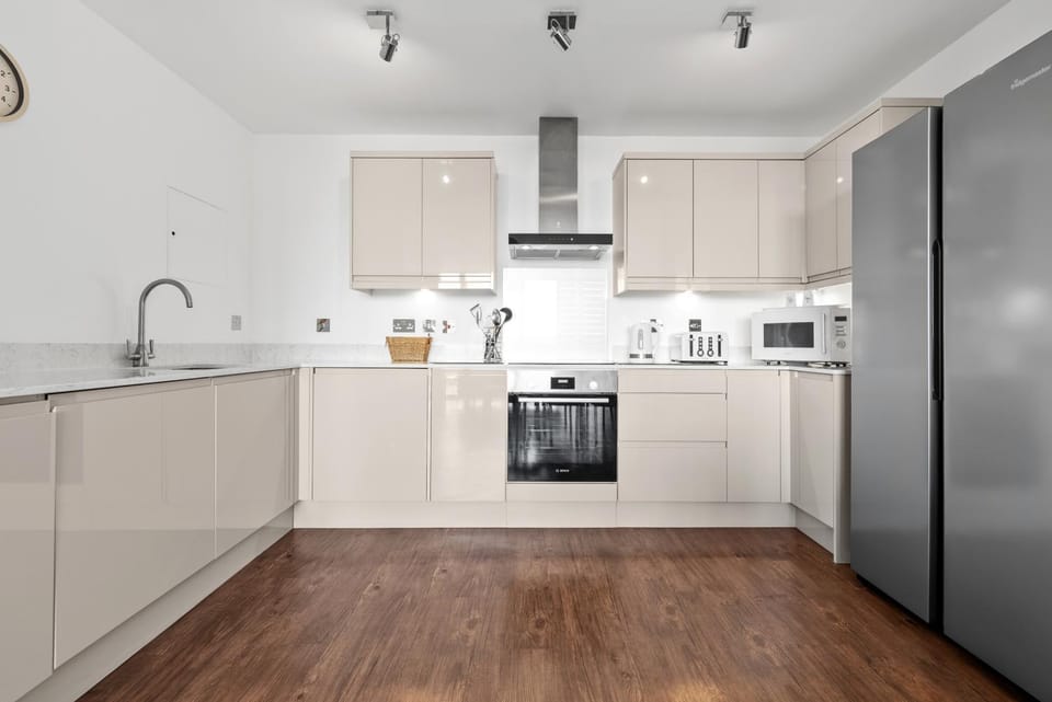 Coffee/tea facilities, Kitchen or kitchenette, dishwasher, oven, stove, toaster