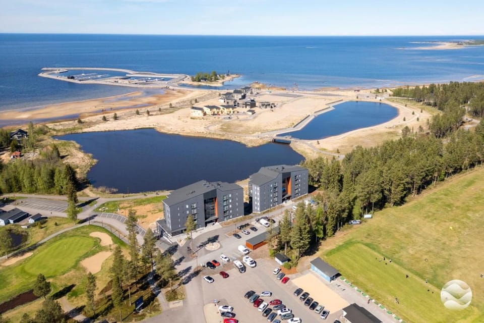 Property building, Bird's eye view, Location