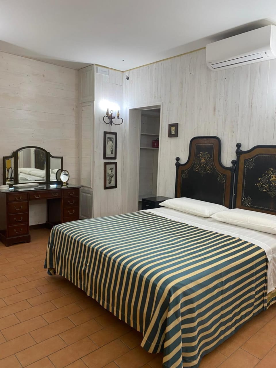Living room, Bedroom