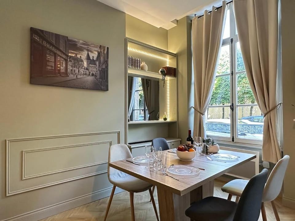 Living room, Seating area, Dining area