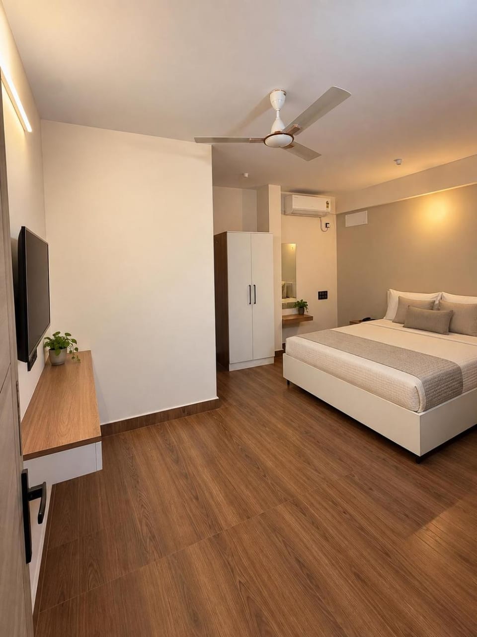 Bed, TV and multimedia