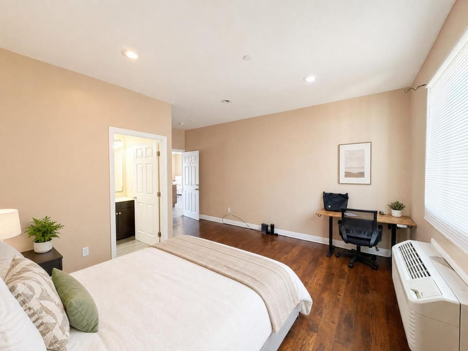 Spacious Private Room In 3 Bedrooms Unit Vacation rental in Los Angeles