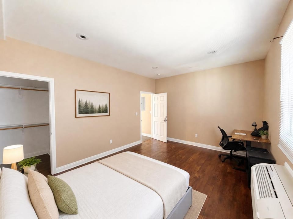 Spacious Private Room In 3 Bedrooms Unit Vacation rental in Los Angeles