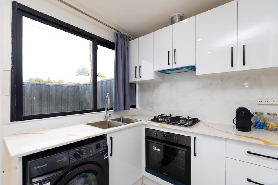 Glenelg North Studio, QBed, 1Tv, Free Parking House in Adelaide