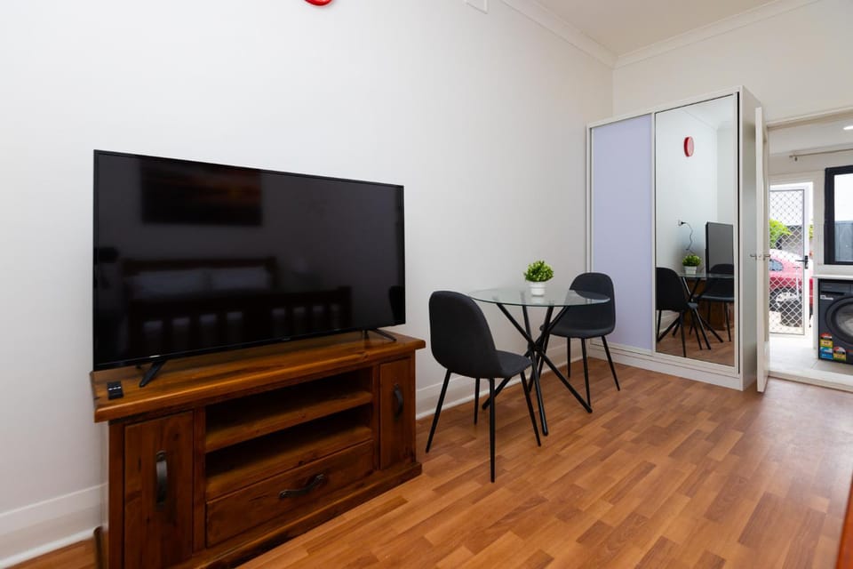 Glenelg North Studio, QBed, 1Tv, Free Parking House in Adelaide