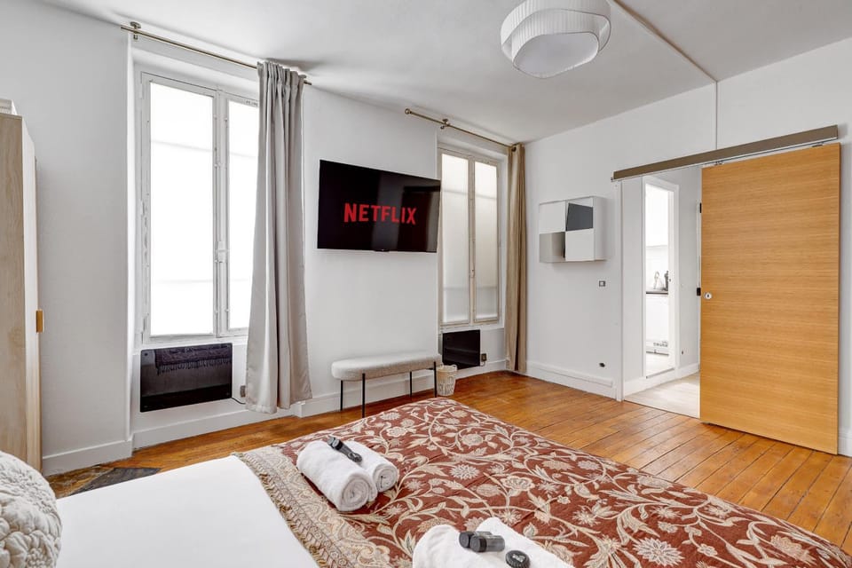 Studio calme pres de So Ouest Apartment in Levallois-Perret