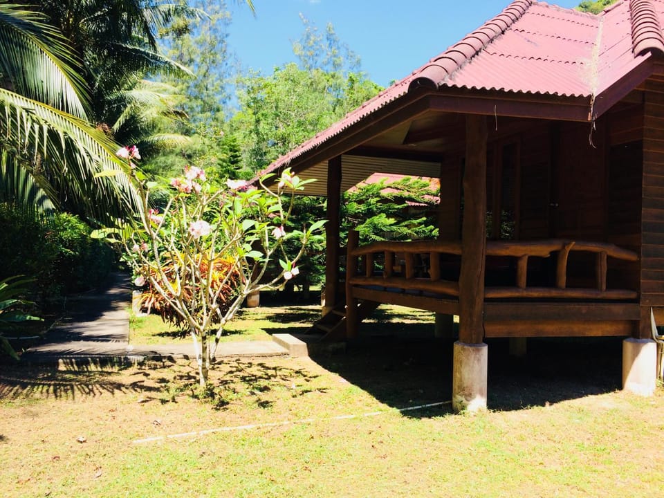 Namtok Bungalows Bed and Breakfast in Phang-nga Changwat