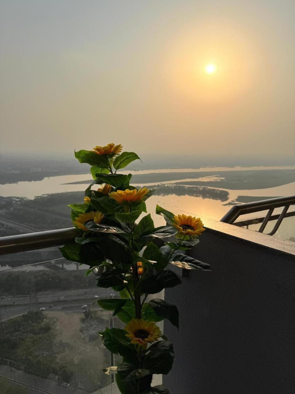 Luxury River View 34th Floor Supernova Spira Apartment in Noida