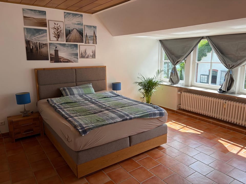 Living room, Bedroom
