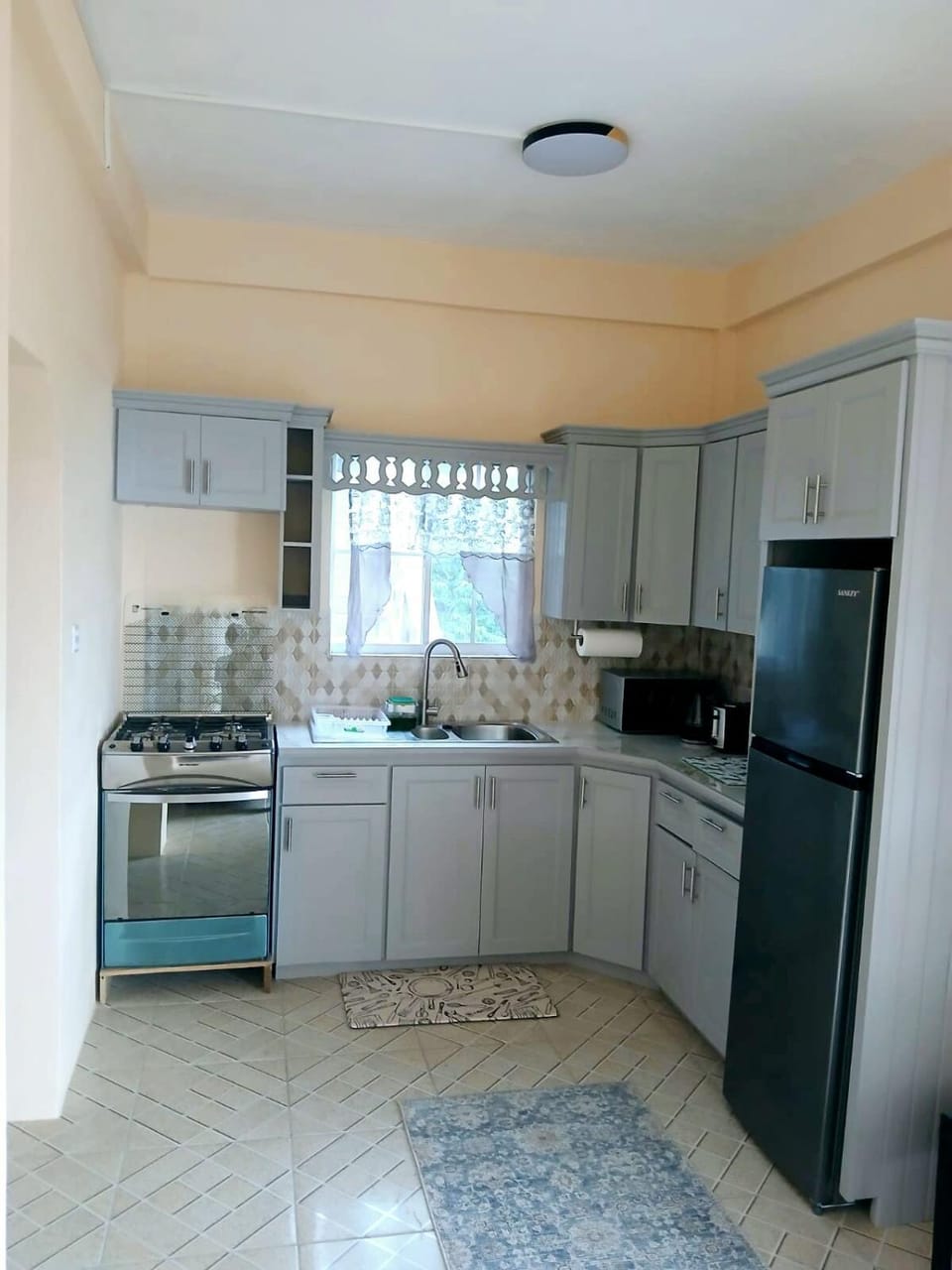 Coffee/tea facilities, Kitchen or kitchenette, oven, stove, toaster