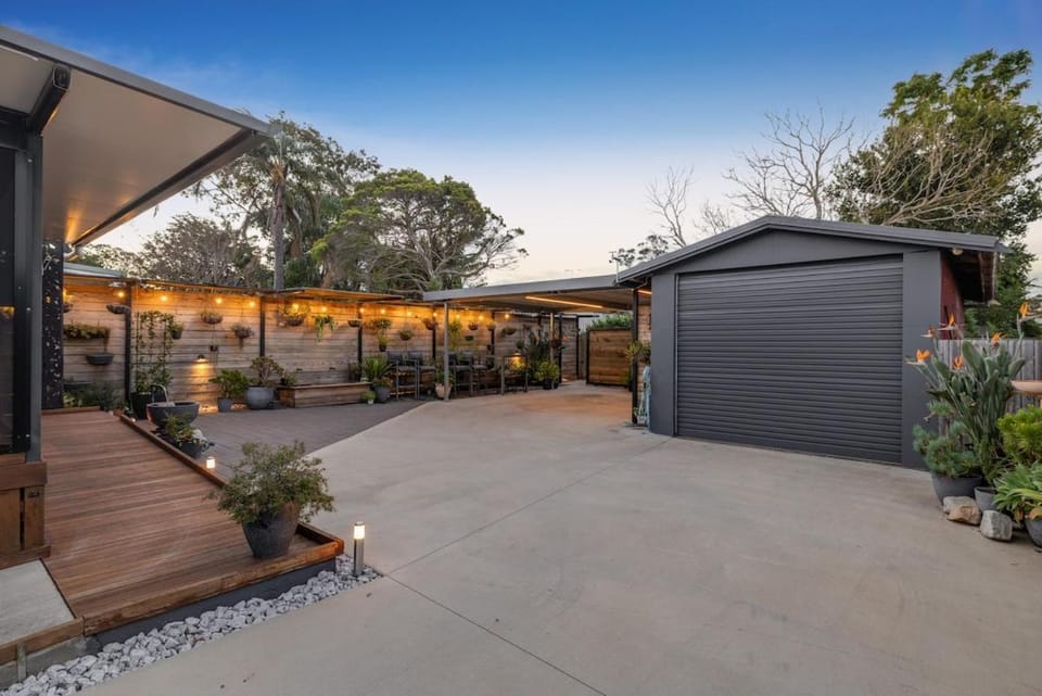 The Gatfield Lodge - Charming 3-Bedroom Retreat House in Toowoomba