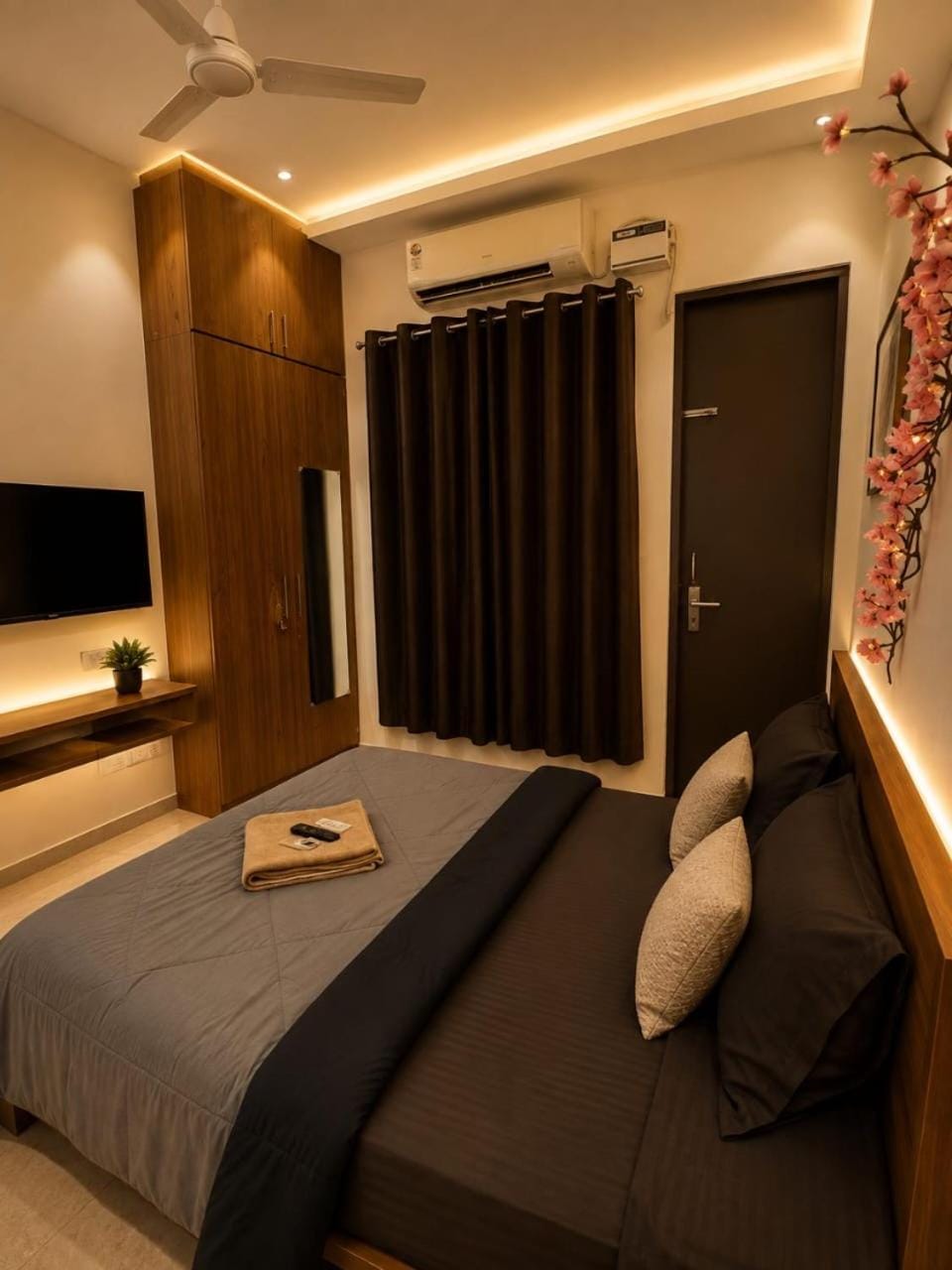 Bed, TV and multimedia, Bedroom, air conditioner
