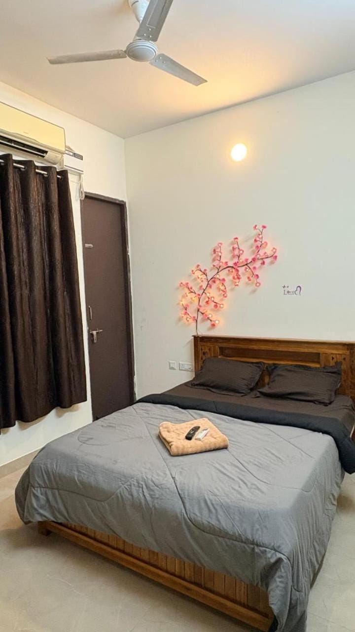 Bed, Bedroom, fireplace