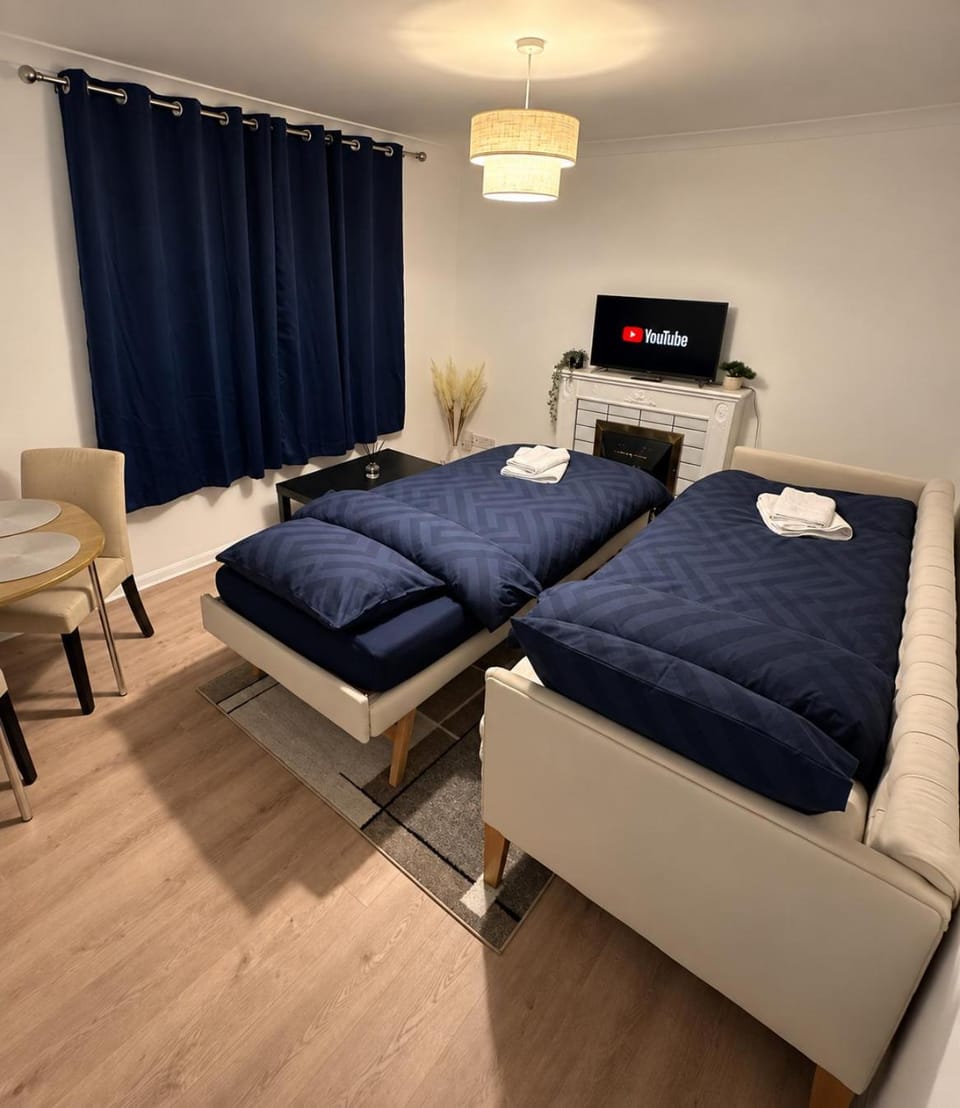 Bed, Living room