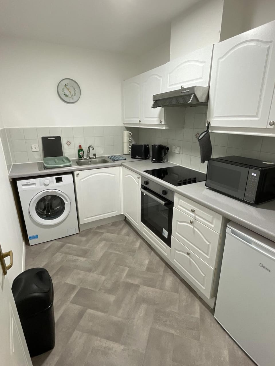 microwave, oven, stove, toaster, washing machine, kitchen