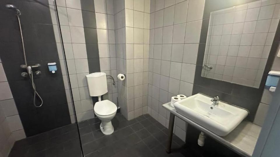 FREE MASSAGE, FREE BREAKFAST, no PARKING Hotel in Budapest