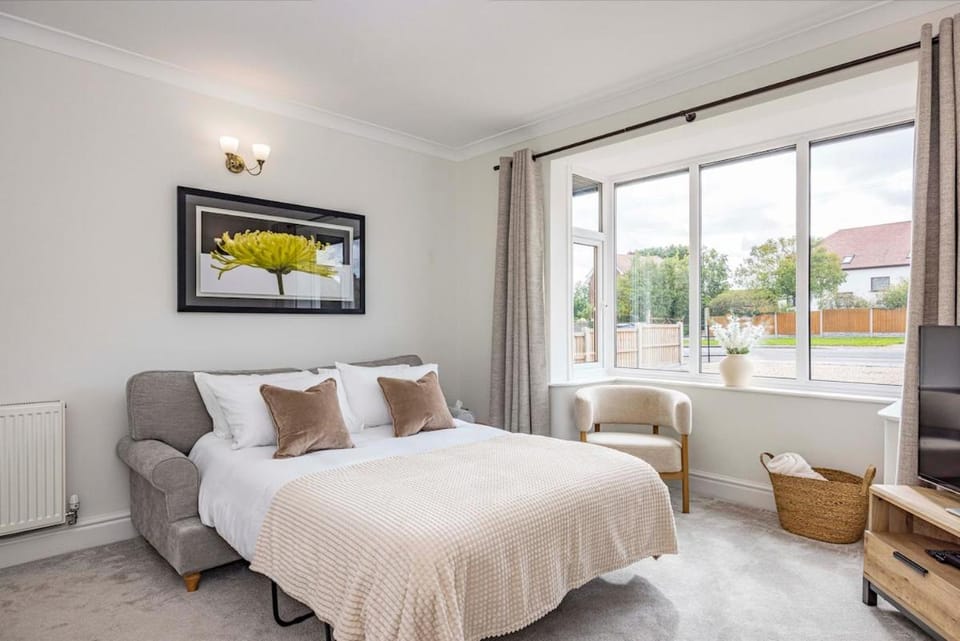 Bed, Living room