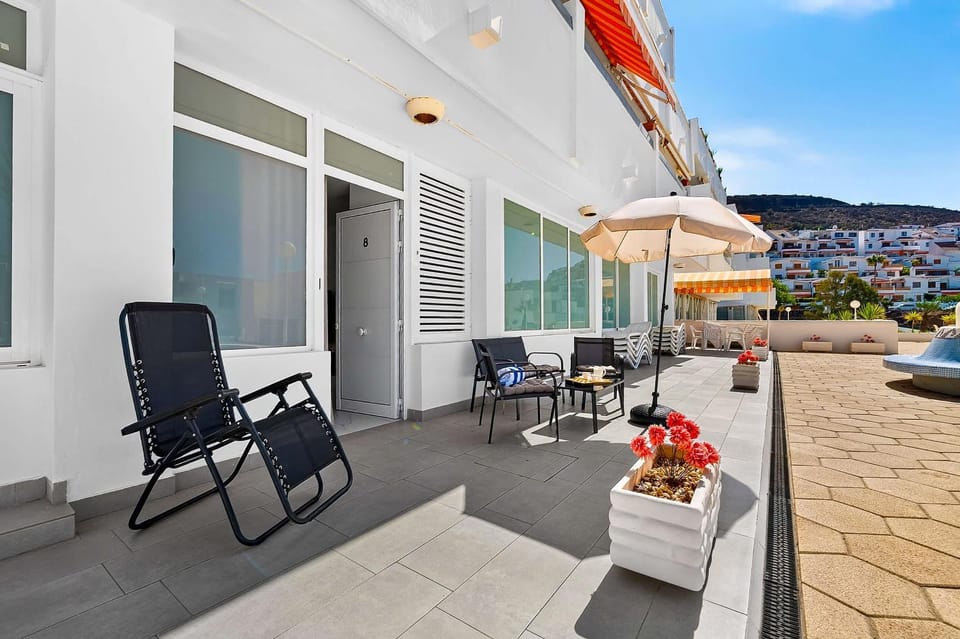 Property building, Patio, Day, Natural landscape, View (from property/room), Balcony/Terrace, Balcony/Terrace, Seating area, Mountain view, sunbed
