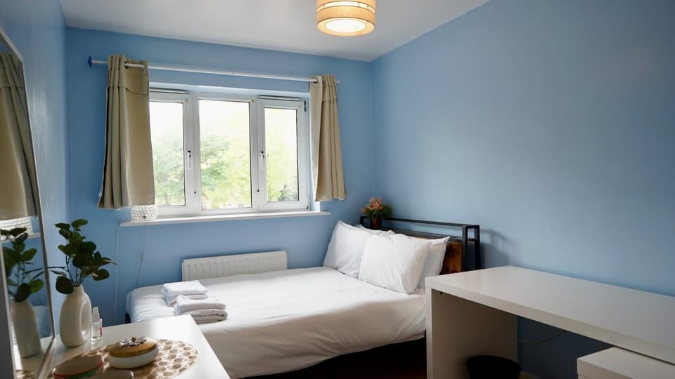 Comfortable 2BDR 2BA Home with Garden in New Cross House in London Borough of Southwark