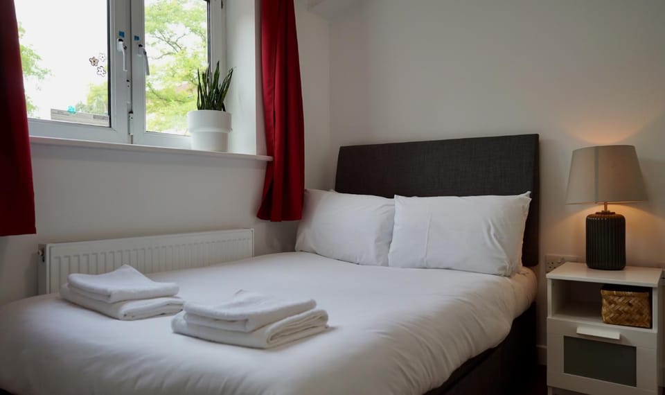 Comfortable 2BDR 2BA Home with Garden in New Cross House in London Borough of Southwark