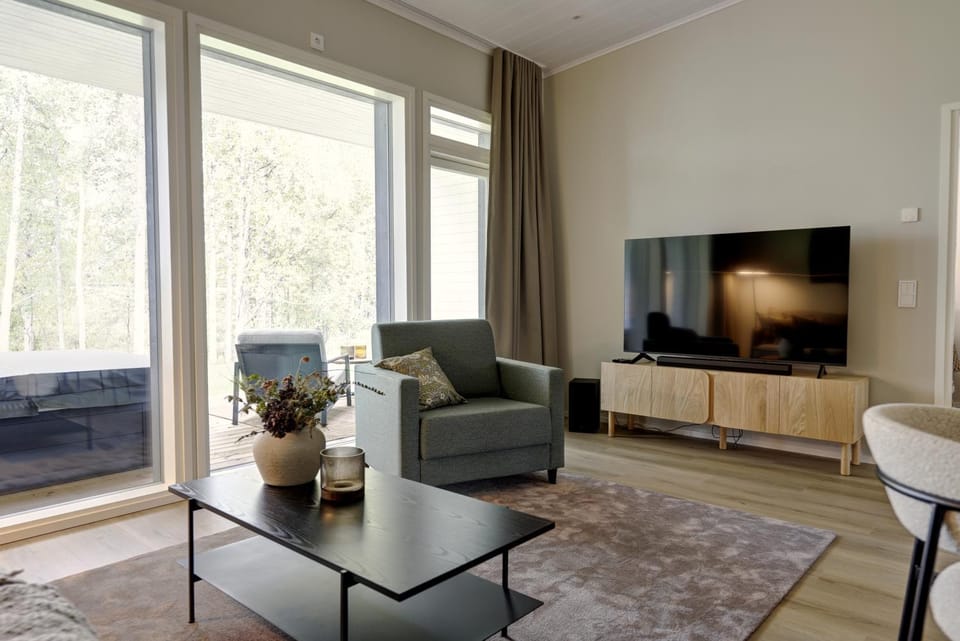 Communal lounge/ TV room, TV and multimedia, Living room, Seating area, Evening entertainment