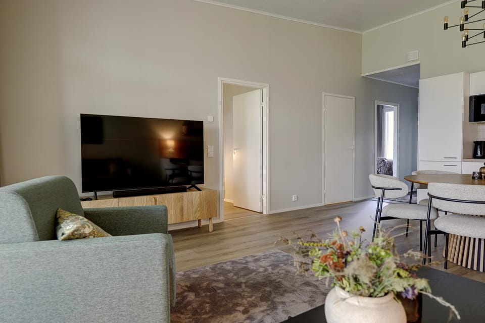 Communal lounge/ TV room, TV and multimedia, Living room, Evening entertainment
