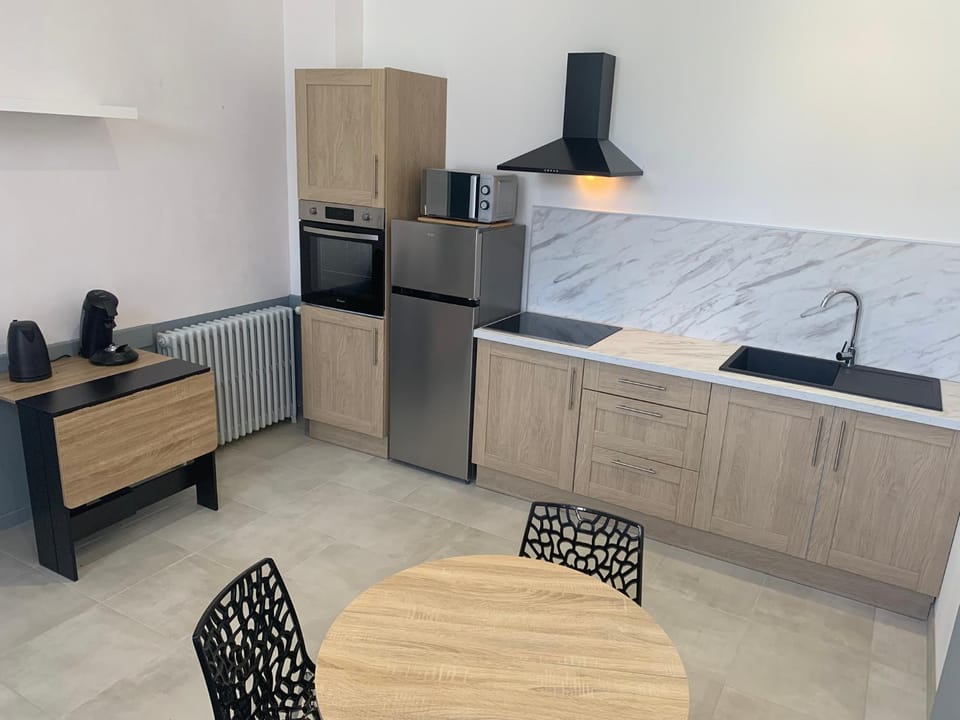 Kitchen or kitchenette, oven, stove