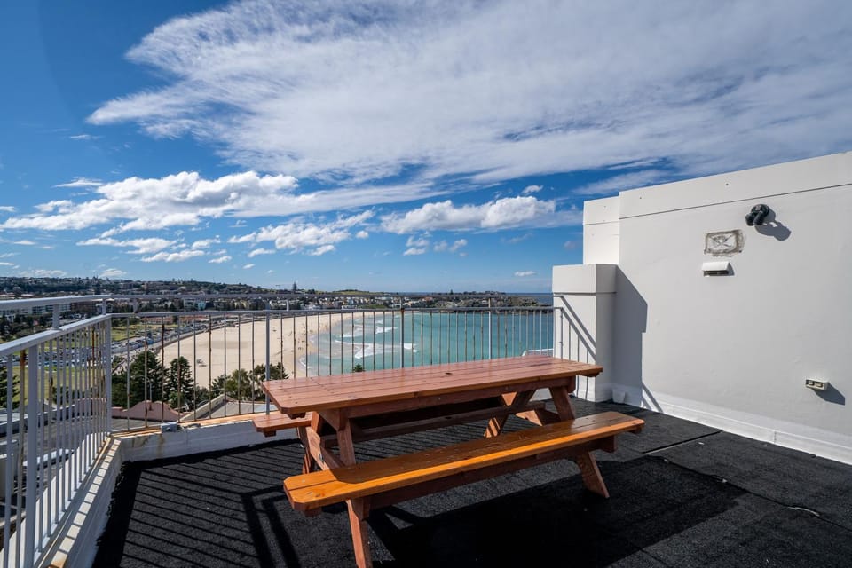 Bondi Beach Apt with Rooftop Ocean Views Apartment in Sydney