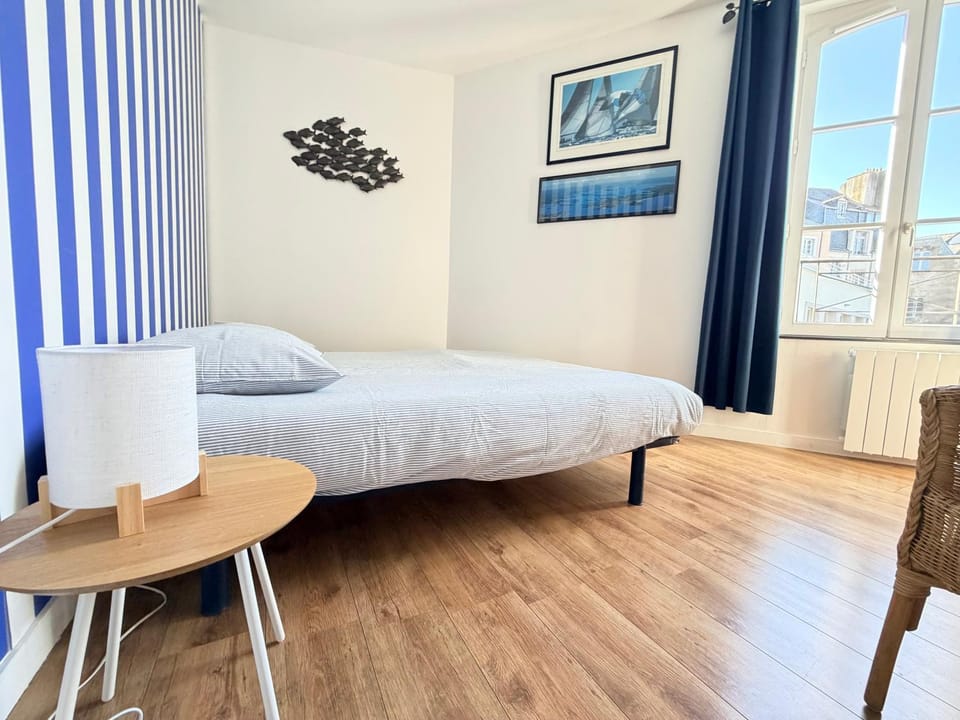 Toilet, Bed, Night, Winter, View (from property/room), City view, cot, furniture, wardrobe, washing machine