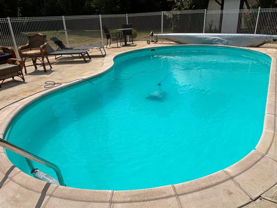 Swimming pool, sunbed