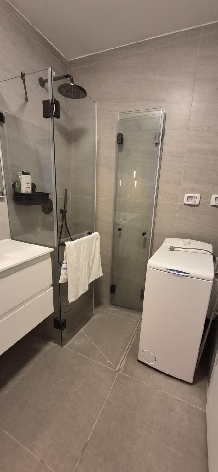 Shower, Bathroom, towels, dryer