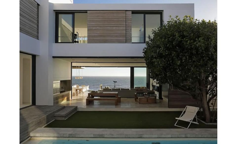 Patio, Sea view, Swimming pool, sunbed