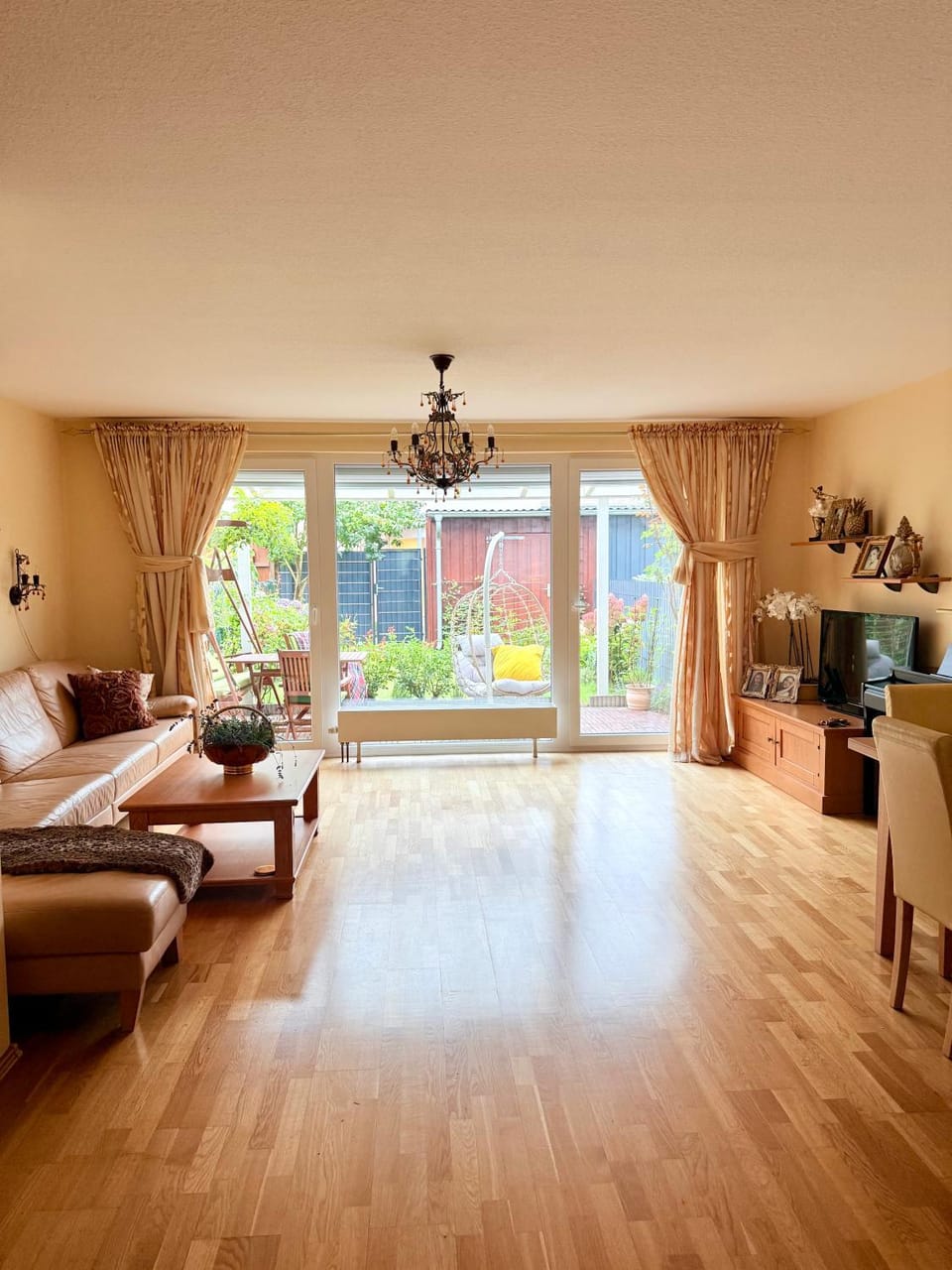 Living room, Garden view