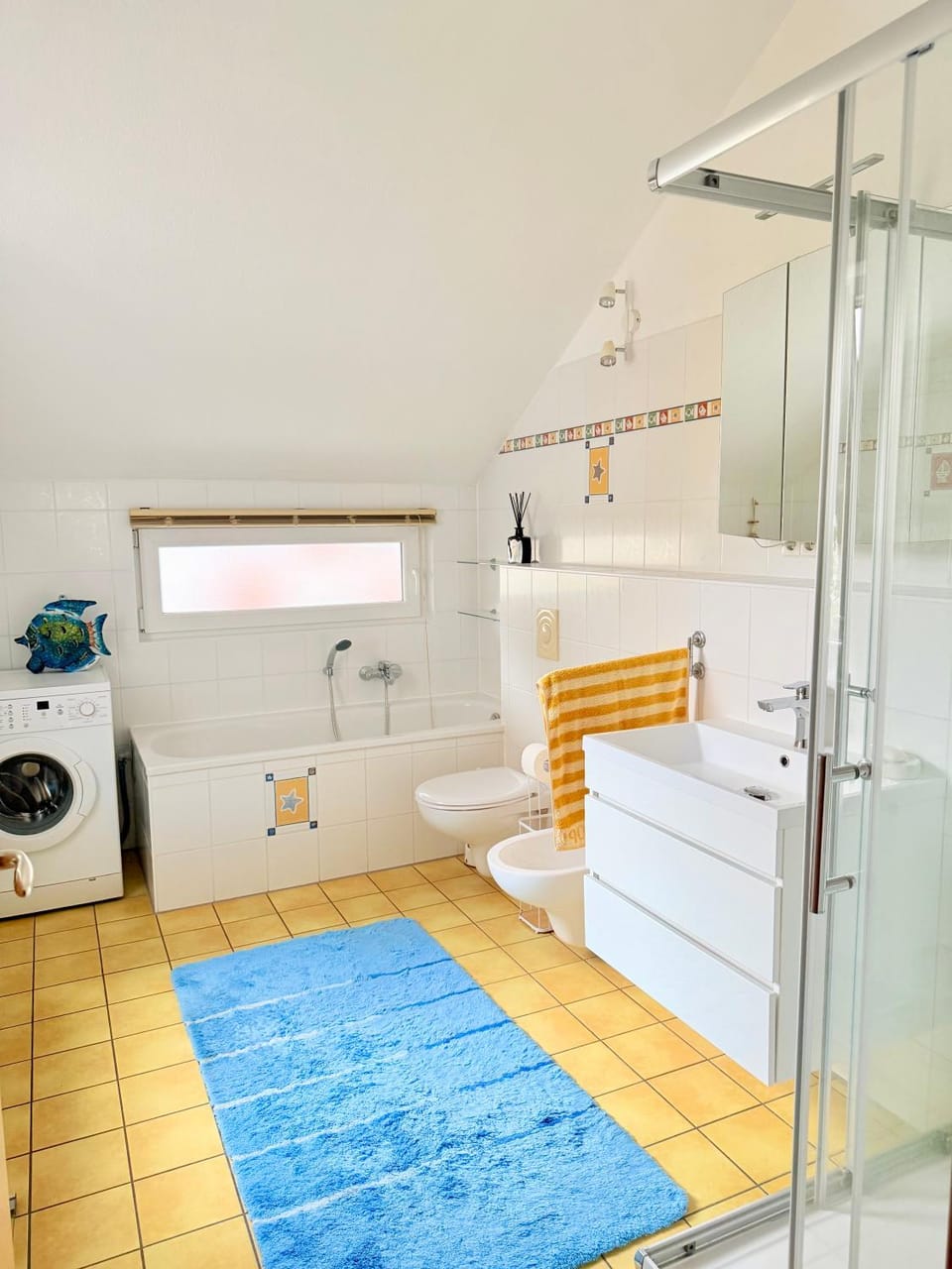 Shower, Bathroom, towels, washing machine