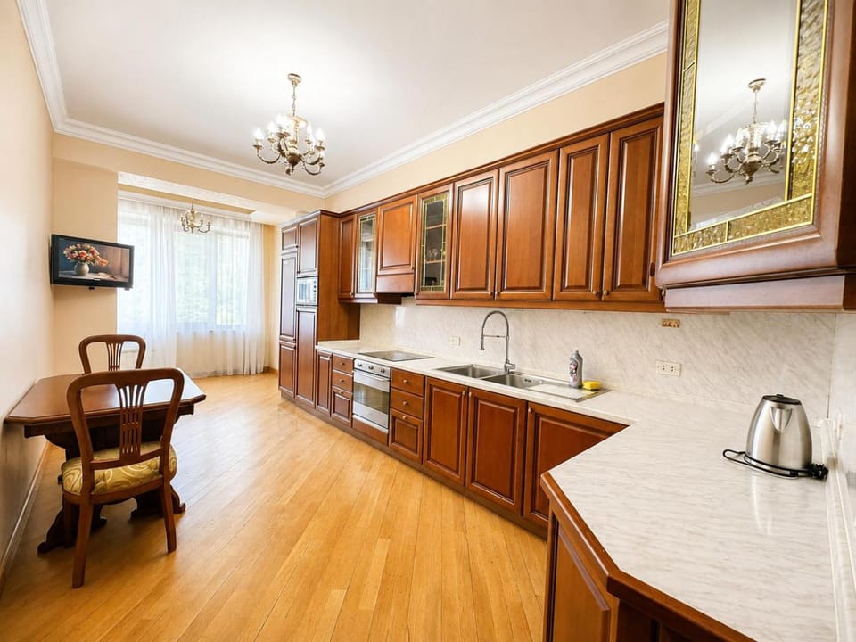 Kitchen or kitchenette, Dining area, dishwasher, stove